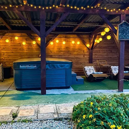 Rokavar Vendeghaz * Csanig