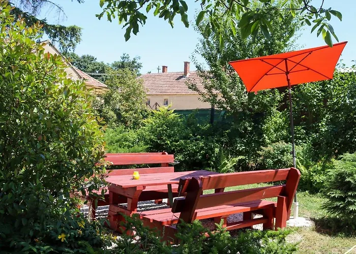 Rokavar Vendeghaz Ferienhaus *